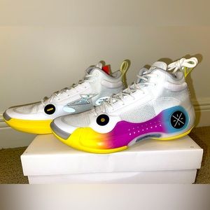 Way of Wade 10 basketball/volleyball tennis shoes. US size 10. NEW IN BOX.